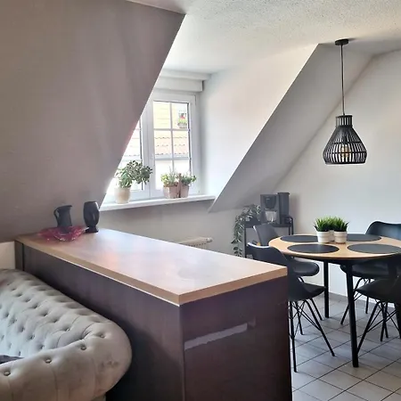 Charmante Maisonette-wohnung In Alt-lobeda, In Kliniknaehe Apartamento *