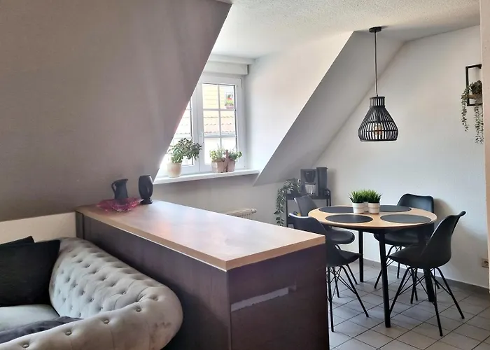 Charmante Maisonette-wohnung In Alt-lobeda, In Kliniknaehe Apartamento *